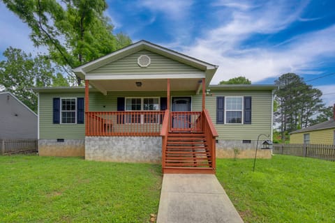 Commuter-Friendly Home: 3 Mi to Dtwn Knoxville! House in Knoxville