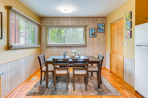 8 Mi to Nature Center: Streamwood Gem w/ Yard! House in Hoffman Estates