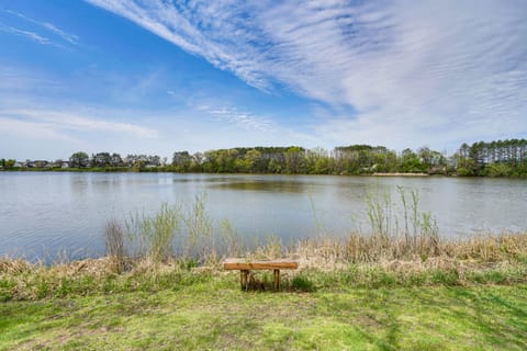 'Love Lake Retreat’ w/ Hot Tub in New Richmond! House in Wisconsin