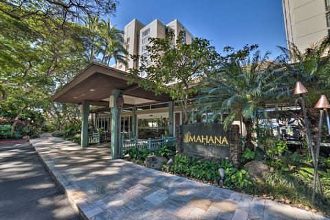 Island Views: Oceanfront Kaanapali Beach Penthouse Apartment in Kaanapali