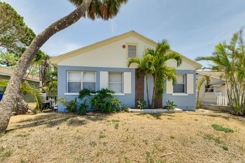 St Pete Beach Apartment | Near Corey Ave & Beaches Apartment in Saint Pete Beach