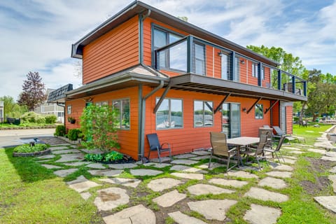 Steps to Powers Lake: Wisconsin Family Home House in Powers Lake