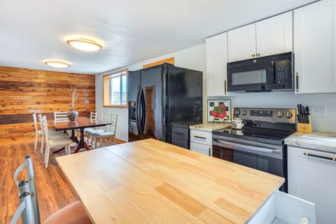 1 Mi to Shore: Lake Michigan Retreat w/ Game Room! House in Two Rivers