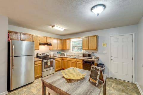 3 Mi to Cherokee Reservoir: ‘Blue Haven Bungalow’ House in Morristown