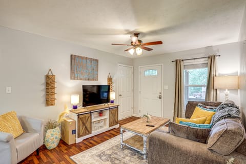 3 Mi to Cherokee Reservoir: ‘Blue Haven Bungalow’ House in Morristown