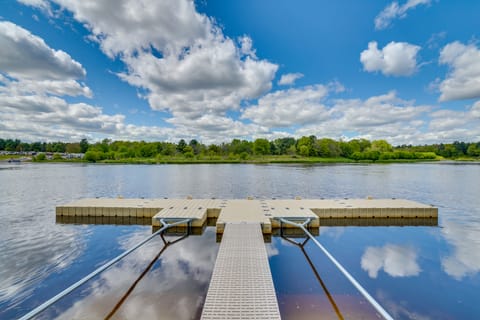 Hatfield Family Home on Lake Arbutus: Boat & Hike House in Wisconsin