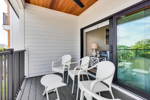 Walk to the Waves: Coastal Kure Beach Retreat Apartment in Kure Beach