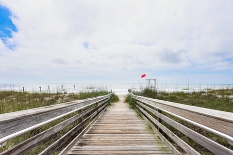 Walk to the Waves: Coastal Kure Beach Retreat Apartment in Kure Beach