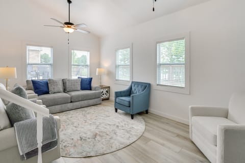 Group Getaway: Lakefront Retreat in Fayetteville! House in Tennessee