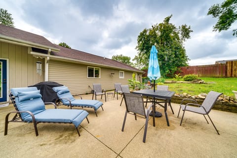 14 Mi to Dtwn Louisville: Holiday Vacation Home! House in Louisville