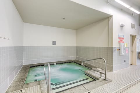 1 Mi to Ponderosa State Park: Condo w/ Pool Access Apartment in McCall