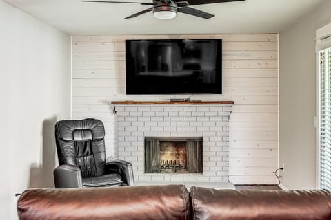 Golf, Hike, Dine & Relax: Home in Port Orchard House in Port Orchard