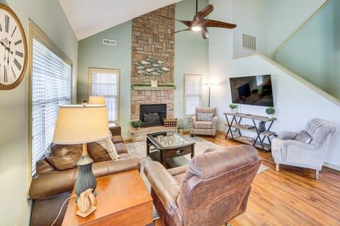 Pool & Lake Access: 'Cozy Nest' in Branson West Apartment in Table Rock Lake