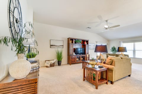 < 1 Mi to Brownwood Paddock Square: Home w/ Patio! House in The Villages