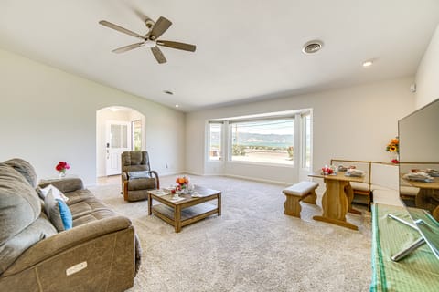 Steps to Clear Lake: Hot Tub Haven in NorCal! House in Lakeport