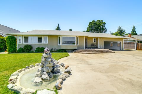 Steps to Clear Lake: Hot Tub Haven in NorCal! House in Lakeport