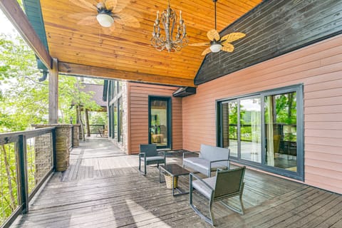 Upscale Getaway on Smith Lake w/ Boat Dock House in Lewis Smith Lake