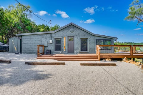 Lake View + Huge Deck: Cozy Possum Kingdom Retreat House in Possum Kingdom Lake