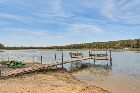 Charming Cottage: Steps to Lake Wandawega! House in Wisconsin