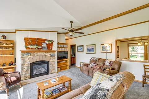 Waterfront Family Home w/ Yard on Portage Lake House in Leech Lake