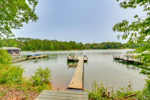 Waterfront Cabin w/ Private Dock on Lake Hartwell! House in Reed Creek