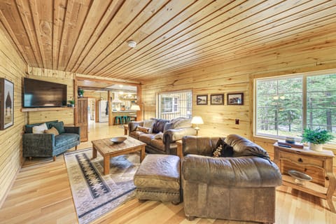 Riverside Cabin on 9 Acres in Montana House in Idaho