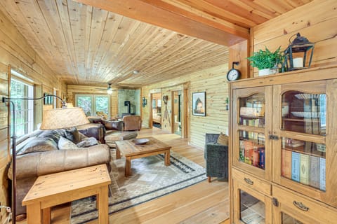 Riverside Cabin on 9 Acres in Montana House in Idaho