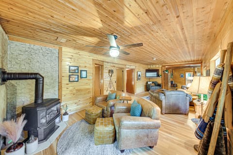 Riverside Cabin on 9 Acres in Montana House in Idaho