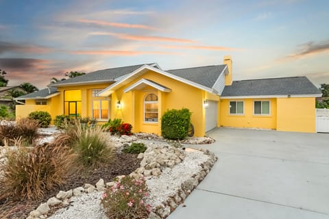 5 Mi to Anna Maria Beach: Home in Bradenton! House in Bradenton
