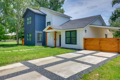 Family Home Near Schlitterbahn: Updated, Big Yard! House in New Braunfels