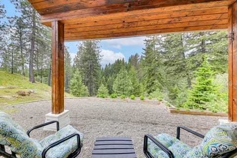 Rustic & Modern Home w/ Forest Views in Newport! House in Washington