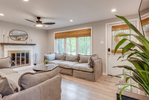 Game Room & Deck: Family Home in Tobyhanna! House in Tobyhanna