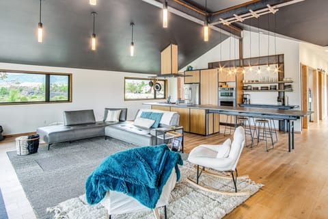 Stunning 14er Views! Private 6-Acre Salida Retreat House in Colorado