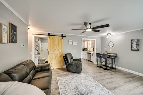 Lakefront Getaway w/ Private Dock in Colon! House in Colon