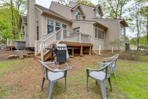 < 1 Mi to Big Boulder Mtn! Home w/ Hot Tub & Deck House in Kidder Township