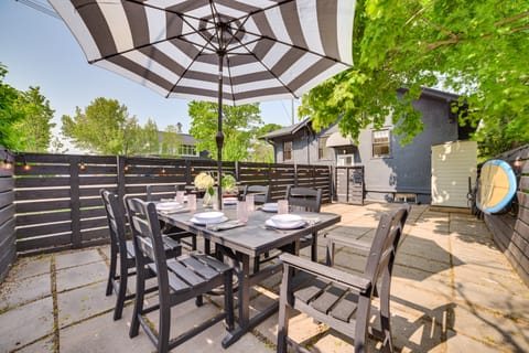 Walk to Dtwn: Cozy Home w/ Fireplace in Charlevoix House in Charlevoix