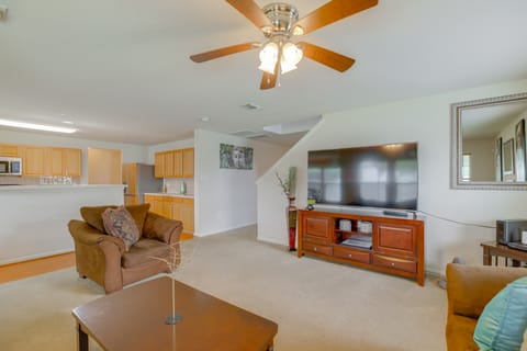 7 Mi to Downtown Baytown: Spacious Home w/ Yard House in Baytown