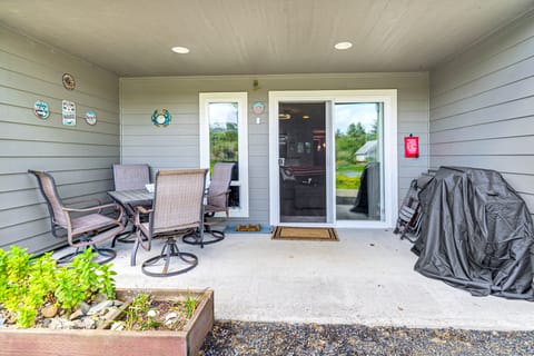 23-Mile Canal On-Site: Condo in Ocean Shores! Apartment in Ocean Shores