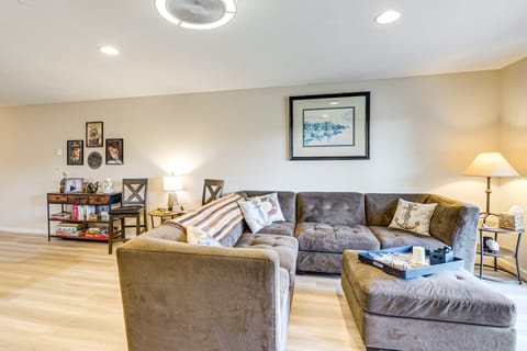 23-Mile Canal On-Site: Condo in Ocean Shores! Apartment in Ocean Shores