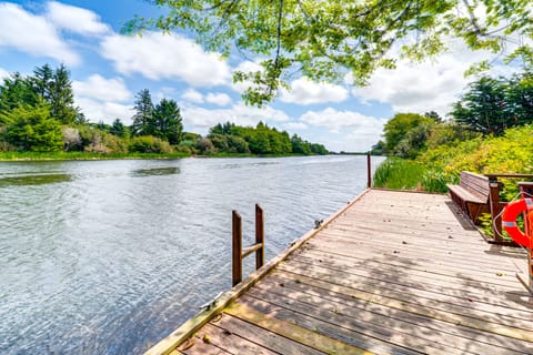 23-Mile Canal On-Site: Condo in Ocean Shores! Apartment in Ocean Shores