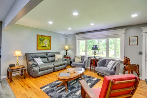 13 Mi to Guntersville Lake: Henagar Gem w/ Hot Tub House in Alabama