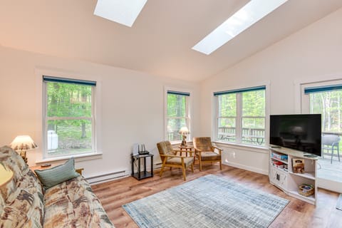 Wooded Country Home w/ Spacious Deck in Farwell! House in Michigan