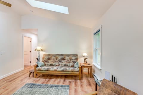 Wooded Country Home w/ Spacious Deck in Farwell! House in Michigan