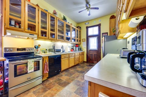 'Grand Gables' Home: 1 Block to St Johns River! House in Palatka