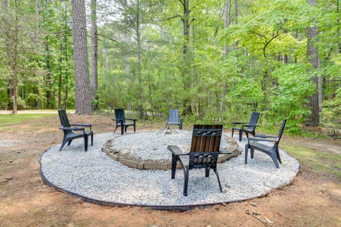 7 Mi to Trilith Studios: Atlanta Area Business Hub Apartment in Fayetteville