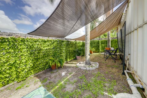Mod Bungalow w/ Ultra-Private Outdoor Hang Space! Apartment in West Park