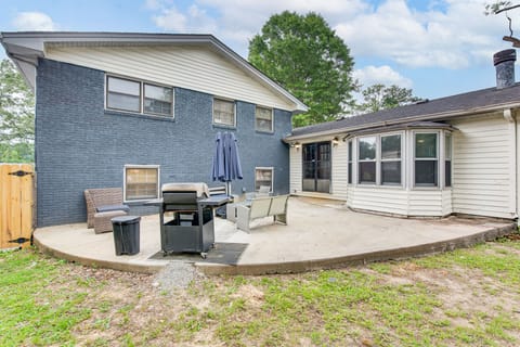 6 Mi to Airport: Riverdale Home w/ Private Pool! House in Riverdale