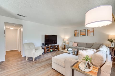 2 Mi to Downtown: Gated Condo in Palm Springs Apartment in Palm Springs