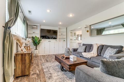 8 Mi to Henry Ford Museum: Westland Family Home House in Westland