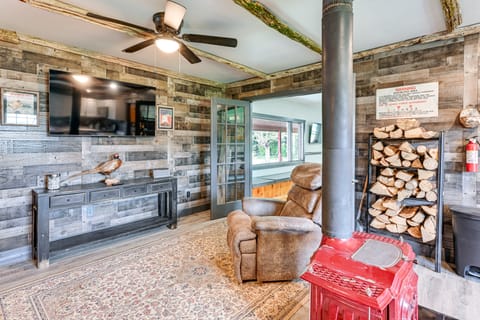 10-Acre Kingston Getaway: Sauna & Fire Pit House in Michigan